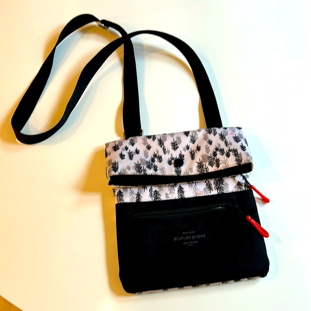 Sherpani Crossbody bag